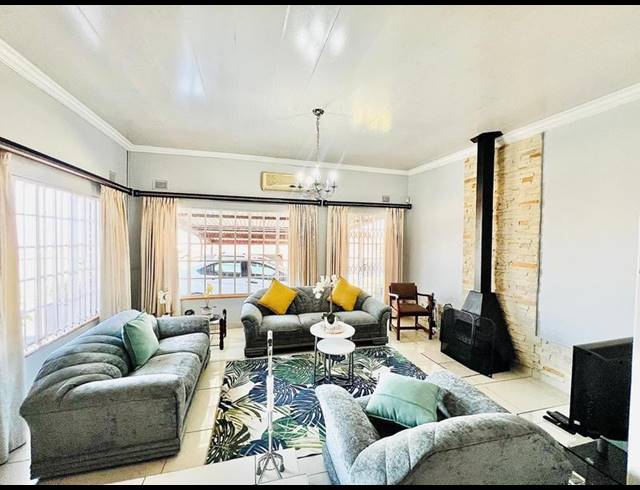 4 BEDROOM HOUSE FOR SALE IN NEWHOLME